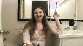 Hot Brunette Sexpot  Does Great Fellatio