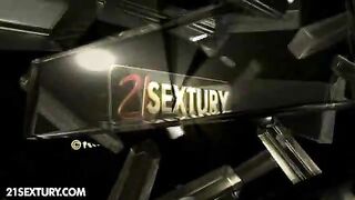 Provacative Bruentte Girl Cums Over Anal Sex