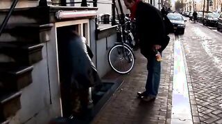 Euro trash hooker sucks cock