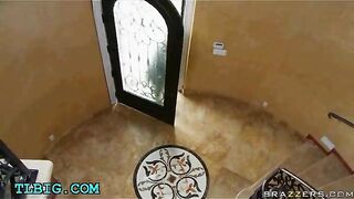 Cutie gets dong in anal