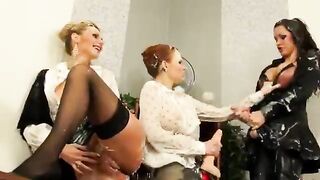 Lesbo trio enjoy some sticky facials