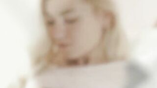 blondie loves fingering masturbation