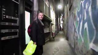 Horny tourist fingerd hoe