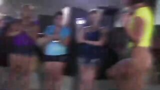 College girls demanded to dive in a crotch