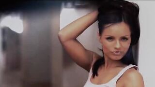 fast fingers and absolut sweet brunette