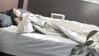 Teen masturbates needy vagina using dildo