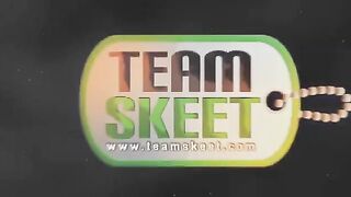 Brunette gal screws herself using toy