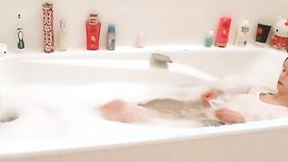 Busty girl shaving pussy on tub