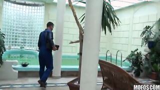 Cindy Hope Lures Pool Guy In Cleaning Pussy