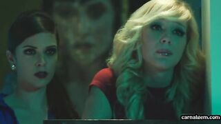 Two lesbiann girl go in a club 