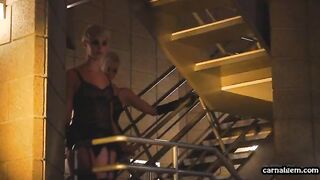 Bloinde girl gets pleased