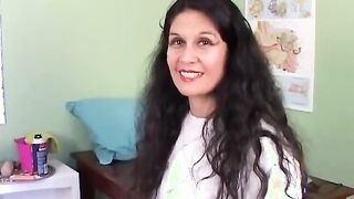 Pretty mature latina gets her pussy shaved