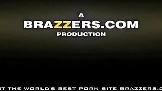 Gorgeous Brunette Chick JamsThrobbing Cock In Mouth And Vagina