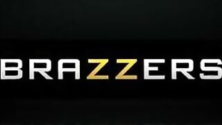 Nicole Aniston tongues & fucks boner