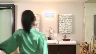 Nuru masseuse babe shower blowjob action