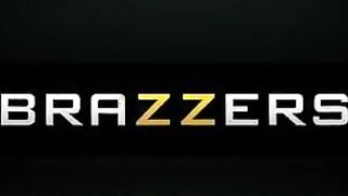 Capri Cavanni & Riley Evans Experiment With Lesbianism