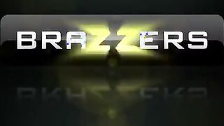 Stunning hottie tongues & fucked by meaty dick