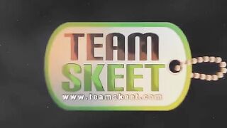 Horny girl puts dick in lips & cunt