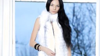 Killer brunett babe in white heels