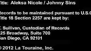 Aleksa Nicole crams rod down lips and pussyhole