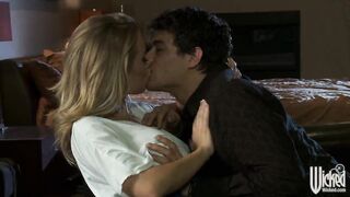 Blonde Nicole Aniston puts cock down lips & pussy