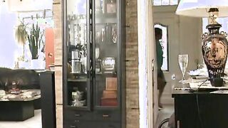 Gorgeous busty MILF gets that wet pussy