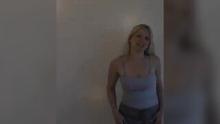 Blonde cutie flaunts oral skills