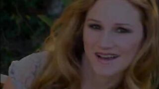 Brunette housewife puts boner in lips and vagina