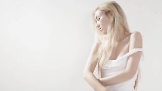 Beauty art masturbate under the stairs