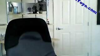 Teen spread ass on webcam.