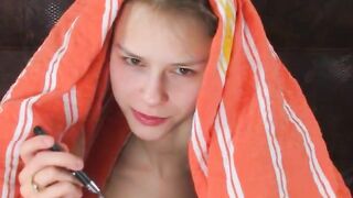 Spoon in fluent girly snatch