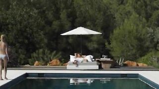 True love sex behind the swimmingpool