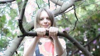 fetching skinny girl Gloria opening