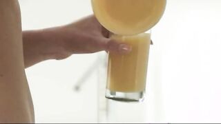 luxury blonde making anus in the morning