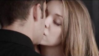 Blonde glamour Jessie making love