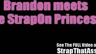 Hottie Hunk Gets Pegged!