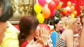 Drunken Amateur Women Sucking Dick At Stragette Party