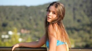 Killer ass masturbate on the balcony