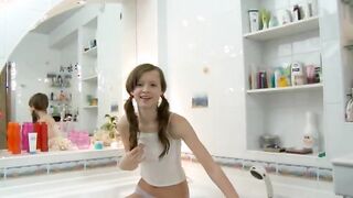 schoolgirls orgasm with the shower