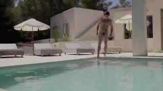 Super sensitive makinglove in the pool