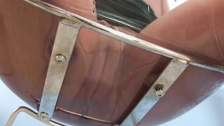 Ginger pee fetish hottie covers herself with urine