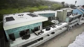 brunette toying her cunt in bathroom