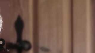 hot blonde masturbate her pussy