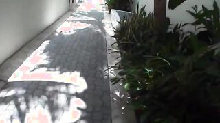 Capturing dudes hungry attention