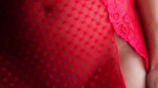 brunet love fingering pussy