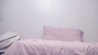 Geeky Cam Girl Masturbating