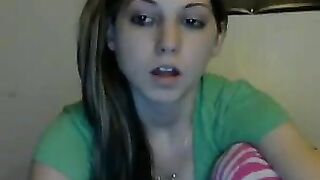 Teen Cam Girl Masturbates