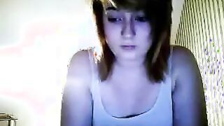 Chunky Brunette Girl Fingering Herself