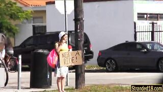 Hitchhiking London Smith repays with giving a bj while he driving