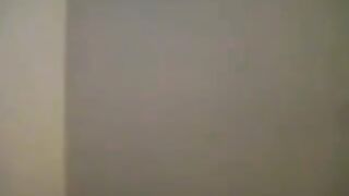 Plump Girl Shaking Her Tush